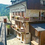 Casa Di Famiglia Del 1880 Nelle Dolomiti Carniche *